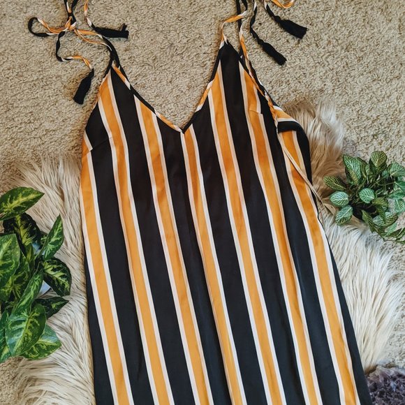 Forever 21 Gold and Black Striped Maxi Dress - Picture 4 of 8